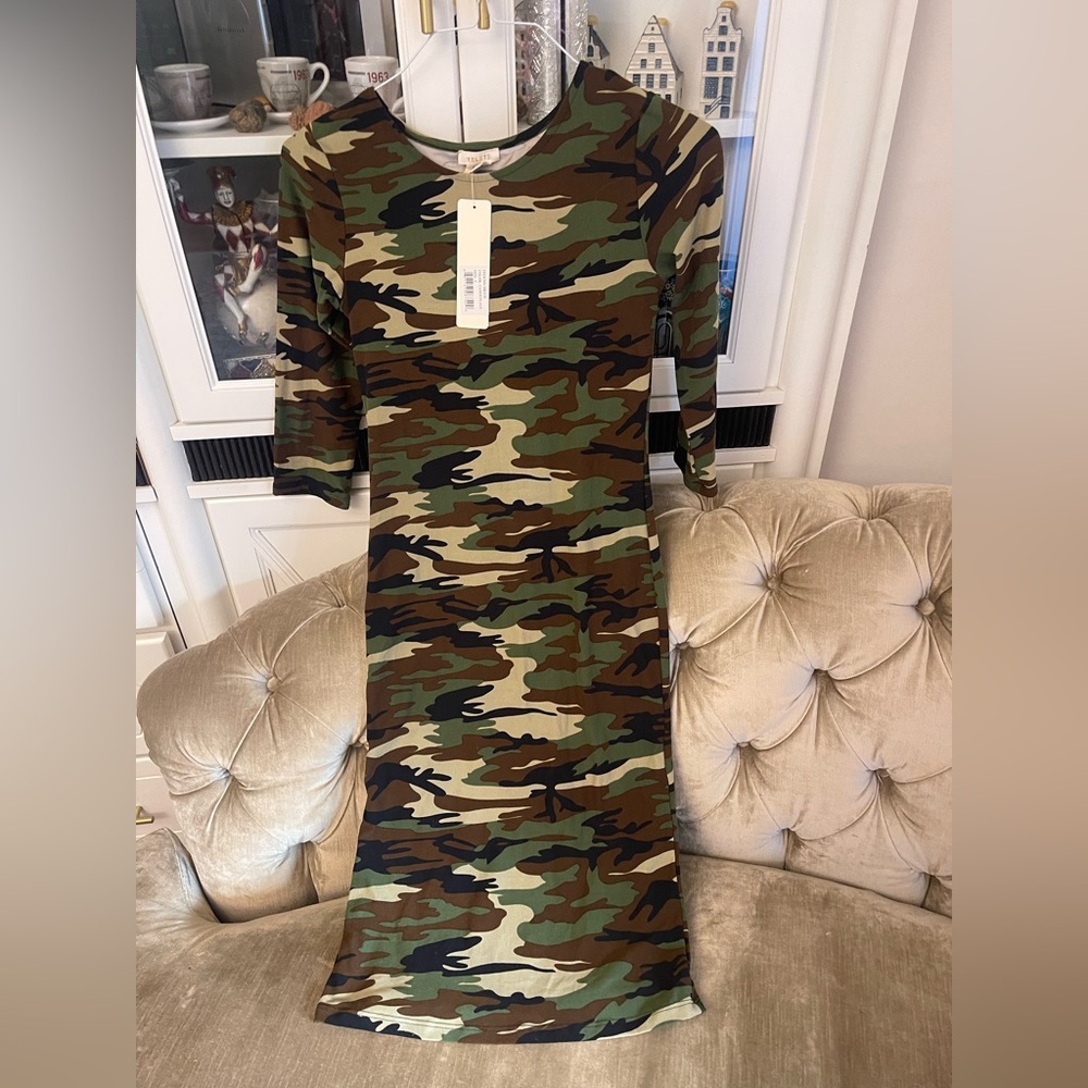 Yelete Army dress never been worn with tag, size small